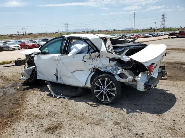 5YFBURHE6JP750382 2018 TOYOTA COROLLA - Image 2