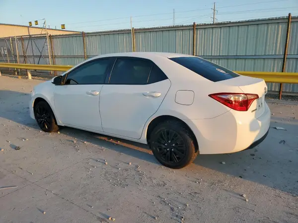 5YFBURHE6JP750950 2018 TOYOTA COROLLA - Image 2