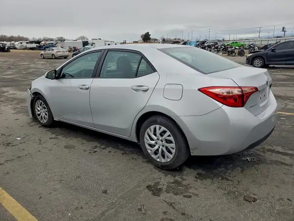 5YFBURHE6JP751189 2018 TOYOTA COROLLA - Image 2