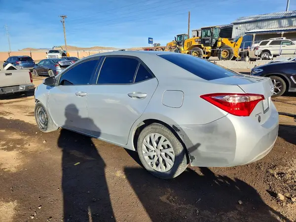 5YFBURHE6JP751628 2018 TOYOTA COROLLA - Image 2