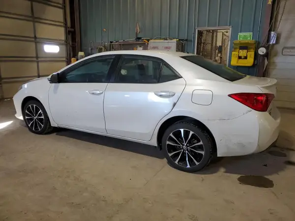 5YFBURHE6JP754898 2018 TOYOTA COROLLA - Image 2