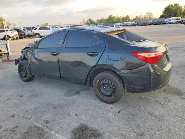 5YFBURHE6JP755212 2018 TOYOTA COROLLA - Image 2
