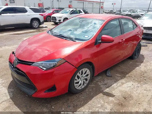 5YFBURHE6JP755257 2018 TOYOTA COROLLA - Image 2