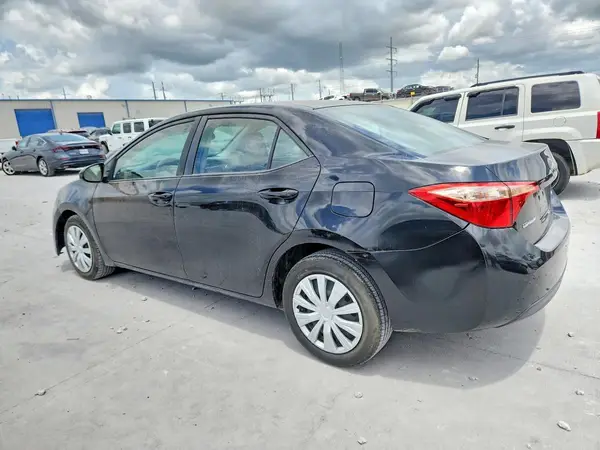 5YFBURHE6JP755940 2018 TOYOTA COROLLA - Image 2