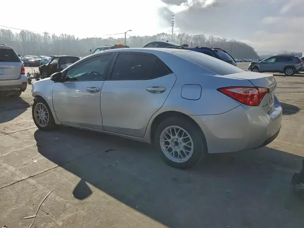 5YFBURHE6JP756845 2018 TOYOTA COROLLA - Image 2