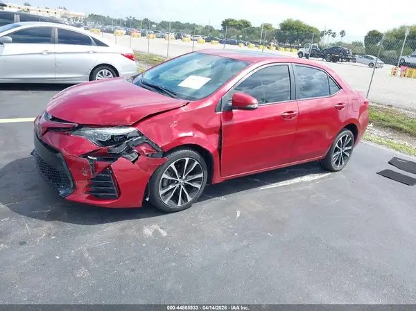 5YFBURHE6JP758238 2018 TOYOTA COROLLA - Image 2