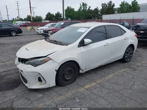 5YFBURHE6JP758336 2018 TOYOTA COROLLA - Image 2