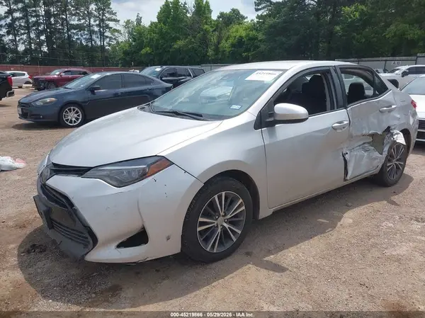 5YFBURHE6JP758711 2018 TOYOTA COROLLA - Image 2