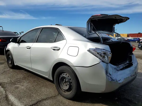 5YFBURHE6JP760572 2018 TOYOTA COROLLA - Image 2