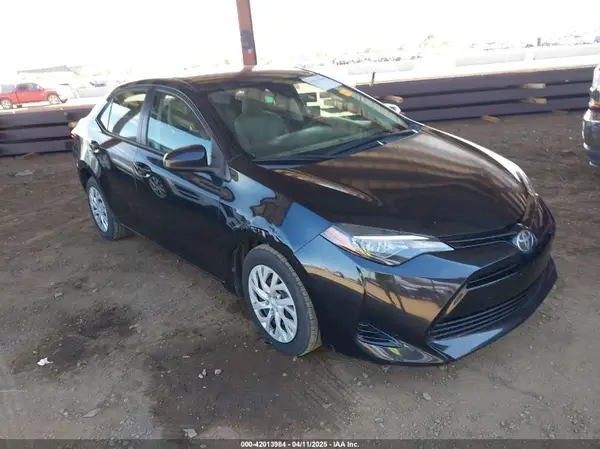 5YFBURHE6JP760619 2018 TOYOTA COROLLA - Image 1