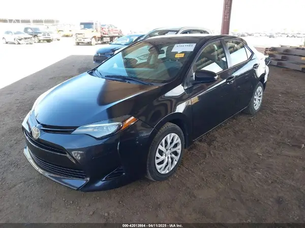 5YFBURHE6JP760619 2018 TOYOTA COROLLA - Image 2