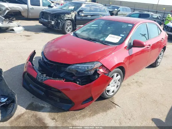 5YFBURHE6JP760734 2018 TOYOTA COROLLA - Image 2