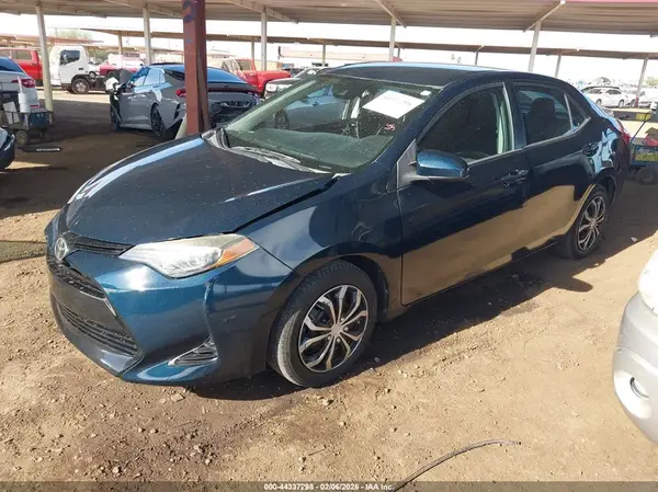 5YFBURHE6JP761009 2018 TOYOTA COROLLA - Image 2