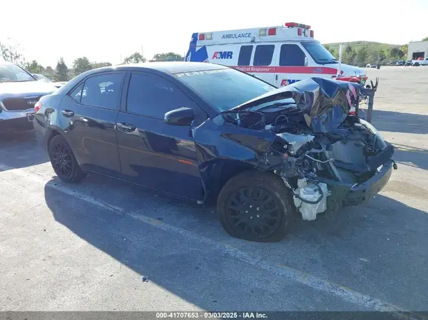 5YFBURHE6JP761043 2018 TOYOTA COROLLA - Image 1