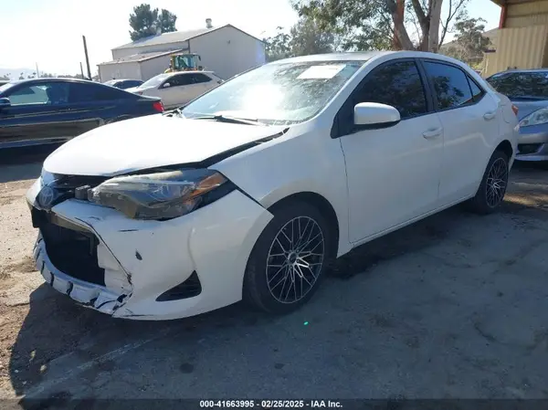 5YFBURHE6JP762225 2018 TOYOTA COROLLA - Image 2