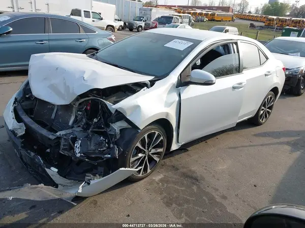 5YFBURHE6JP762418 2018 TOYOTA COROLLA - Image 2