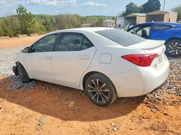 5YFBURHE6JP762872 2018 TOYOTA COROLLA - Image 2