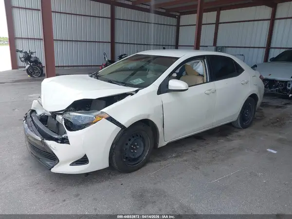 5YFBURHE6JP763133 2018 TOYOTA COROLLA - Image 2