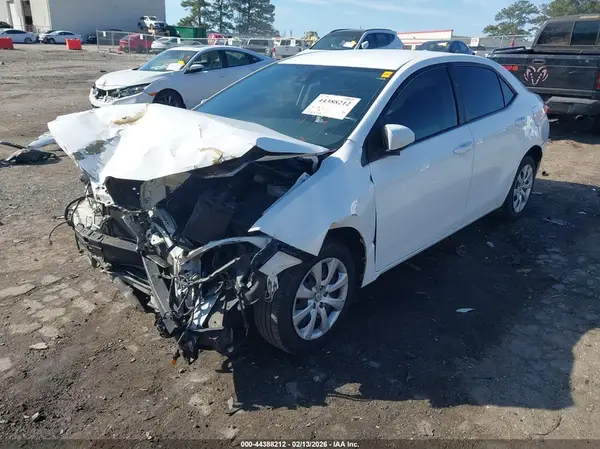 5YFBURHE6JP763343 2018 TOYOTA COROLLA - Image 2
