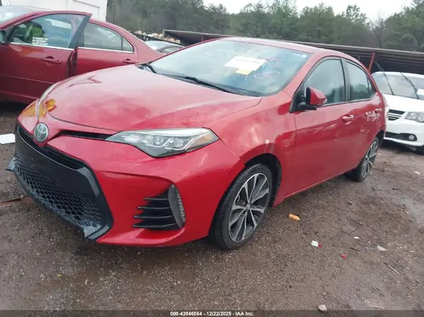 5YFBURHE6JP765576 2018 TOYOTA COROLLA - Image 2