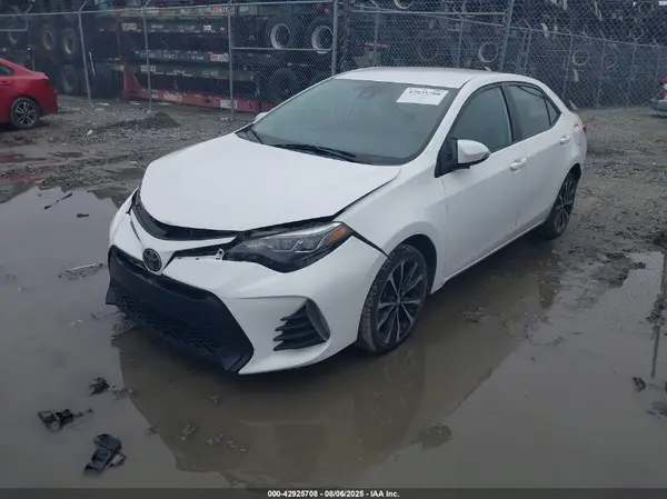 5YFBURHE6JP765917 2018 TOYOTA COROLLA - Image 2