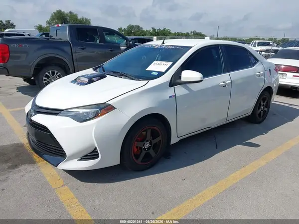 5YFBURHE6JP767151 2018 TOYOTA COROLLA - Image 2