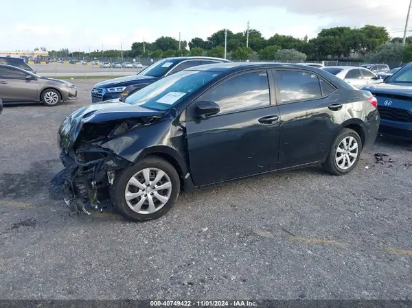 5YFBURHE6JP768641 2018 TOYOTA COROLLA - Image 2