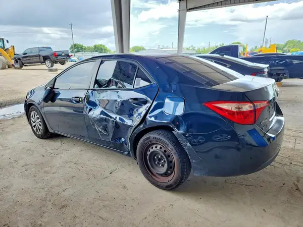 5YFBURHE6JP768865 2018 TOYOTA COROLLA - Image 2