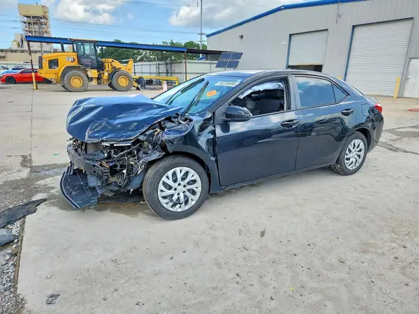 5YFBURHE6JP769529 2018 TOYOTA COROLLA - Image 1