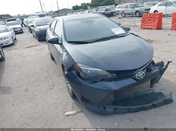 5YFBURHE6JP771510 2018 TOYOTA COROLLA - Image 1