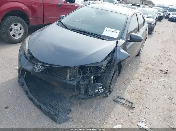 5YFBURHE6JP771510 2018 TOYOTA COROLLA - Image 2