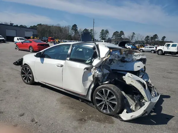 5YFBURHE6JP771751 2018 TOYOTA COROLLA - Image 2