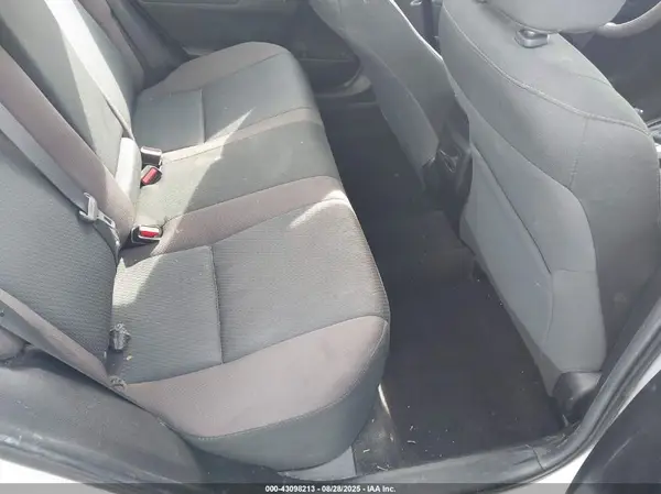 5YFBURHE6JP771944 2018 TOYOTA COROLLA - Image 8