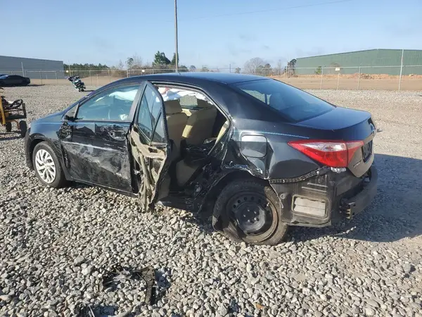 5YFBURHE6JP772057 2018 TOYOTA COROLLA - Image 2