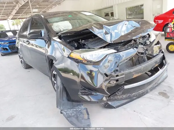 5YFBURHE6JP773158 2018 TOYOTA COROLLA - Image 1