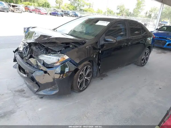 5YFBURHE6JP773158 2018 TOYOTA COROLLA - Image 2