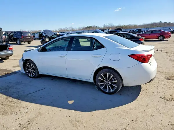 5YFBURHE6JP773371 2018 TOYOTA COROLLA - Image 2