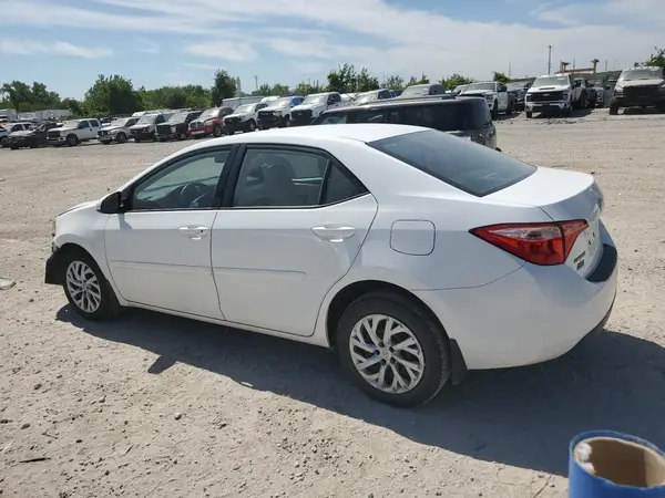 5YFBURHE6JP773614 2018 TOYOTA COROLLA - Image 2
