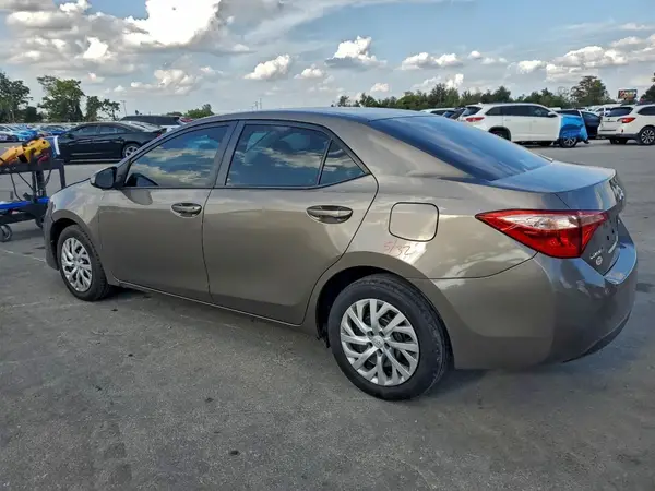 5YFBURHE6JP774262 2018 TOYOTA COROLLA - Image 2