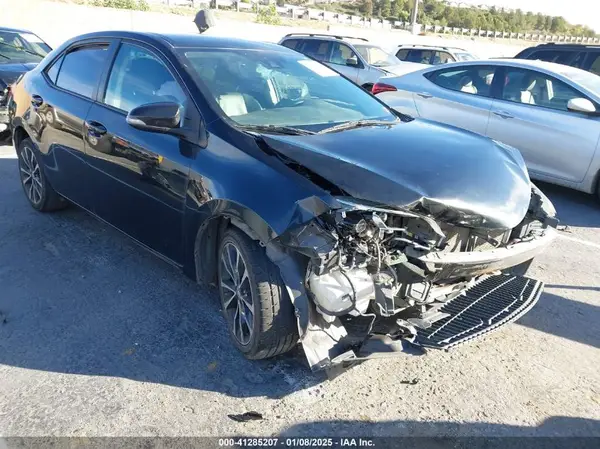 5YFBURHE6JP775105 2018 TOYOTA COROLLA - Image 1