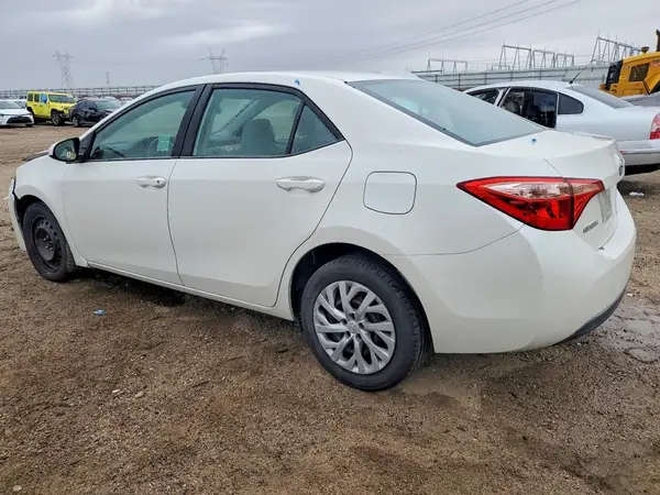 5YFBURHE6JP775265 2018 TOYOTA COROLLA - Image 2