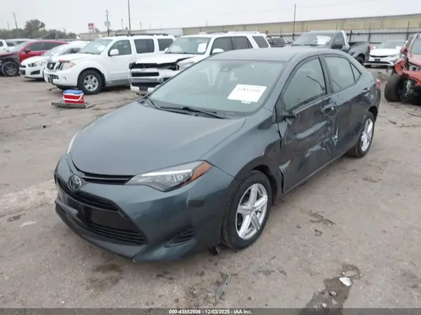 5YFBURHE6JP775752 2018 TOYOTA COROLLA - Image 2