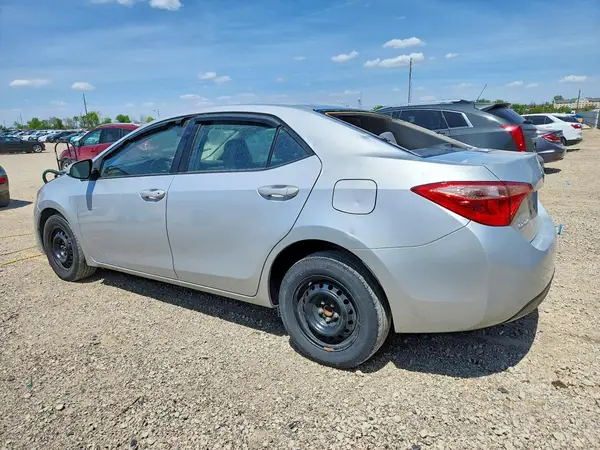 5YFBURHE6JP775914 2018 TOYOTA COROLLA - Image 2