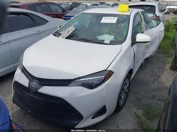 5YFBURHE6JP776349 2018 TOYOTA COROLLA - Image 2