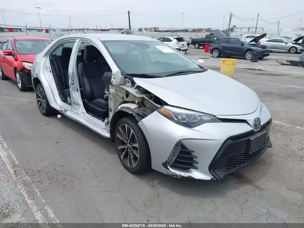 5YFBURHE6JP776433 2018 TOYOTA COROLLA - Image 1