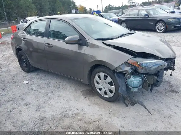 5YFBURHE6JP777209 2018 TOYOTA COROLLA - Image 1