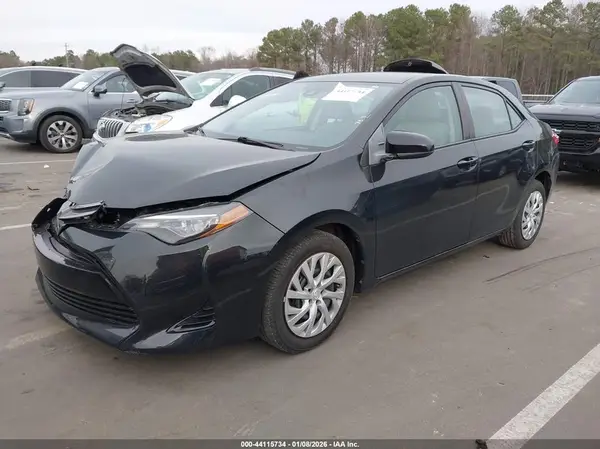 5YFBURHE6JP778831 2018 TOYOTA COROLLA - Image 2