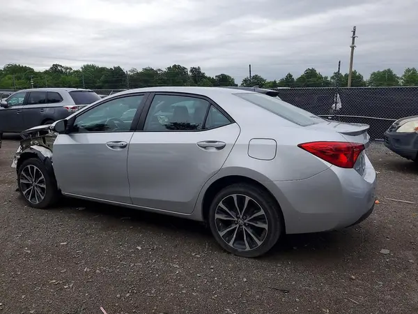 5YFBURHE6JP779333 2018 TOYOTA COROLLA - Image 2