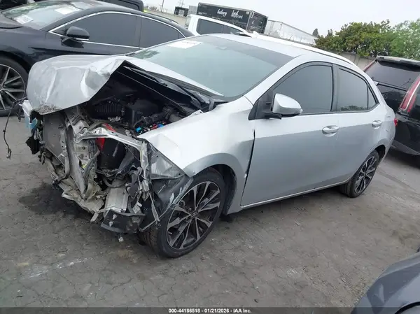 5YFBURHE6JP780160 2018 TOYOTA COROLLA - Image 2