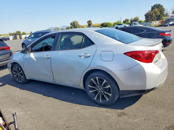 5YFBURHE6JP780594 2018 TOYOTA COROLLA - Image 2